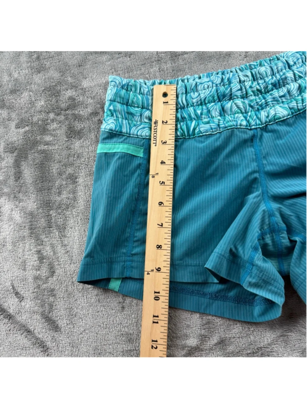 Lululemon Shorts Women’s 2 Lightweight Lined Zip Pocket Running Athleisure Teal - Picture 5 of 10